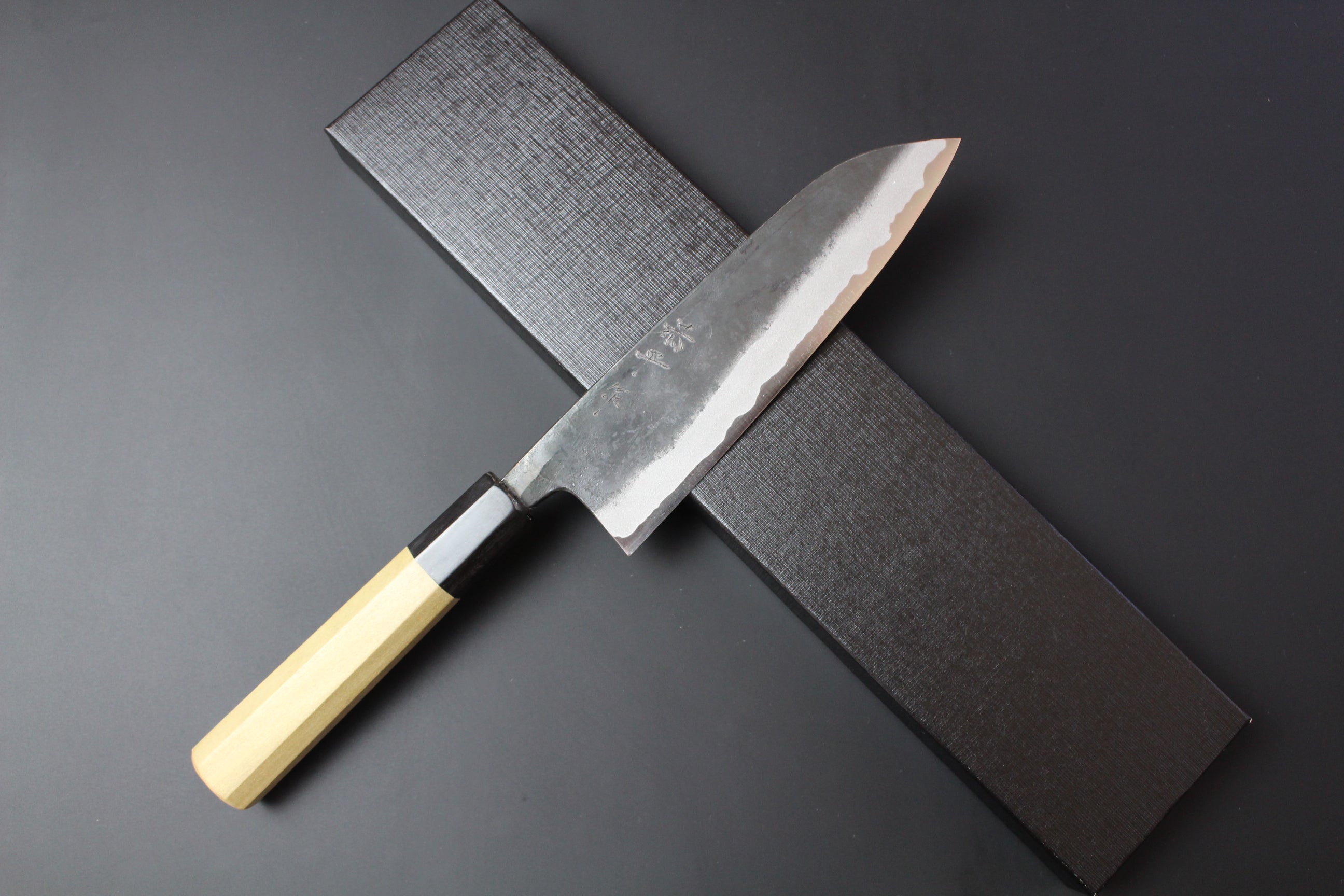 Knife Note Kyohei Shindo - Aogami No.2 Santoku Kurouchi knife 165mm – Mikazuki Knives